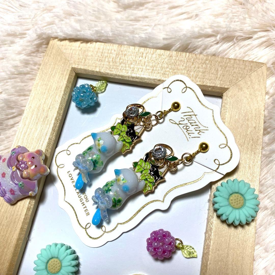 ☆黒猫ちゃんとキラキラりんごが可愛い猫ちゃんイヤリング☆