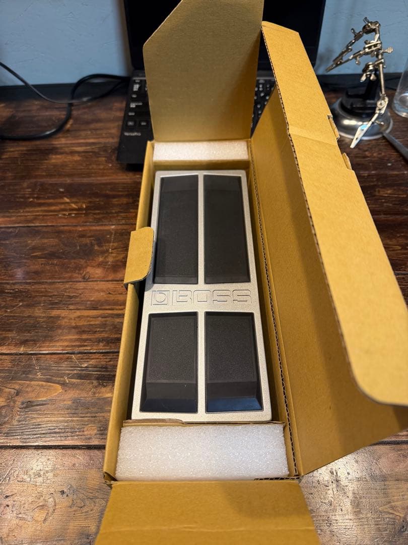 美品　BOSS　FV-500H　ボリュームペダル　箱、説明書付