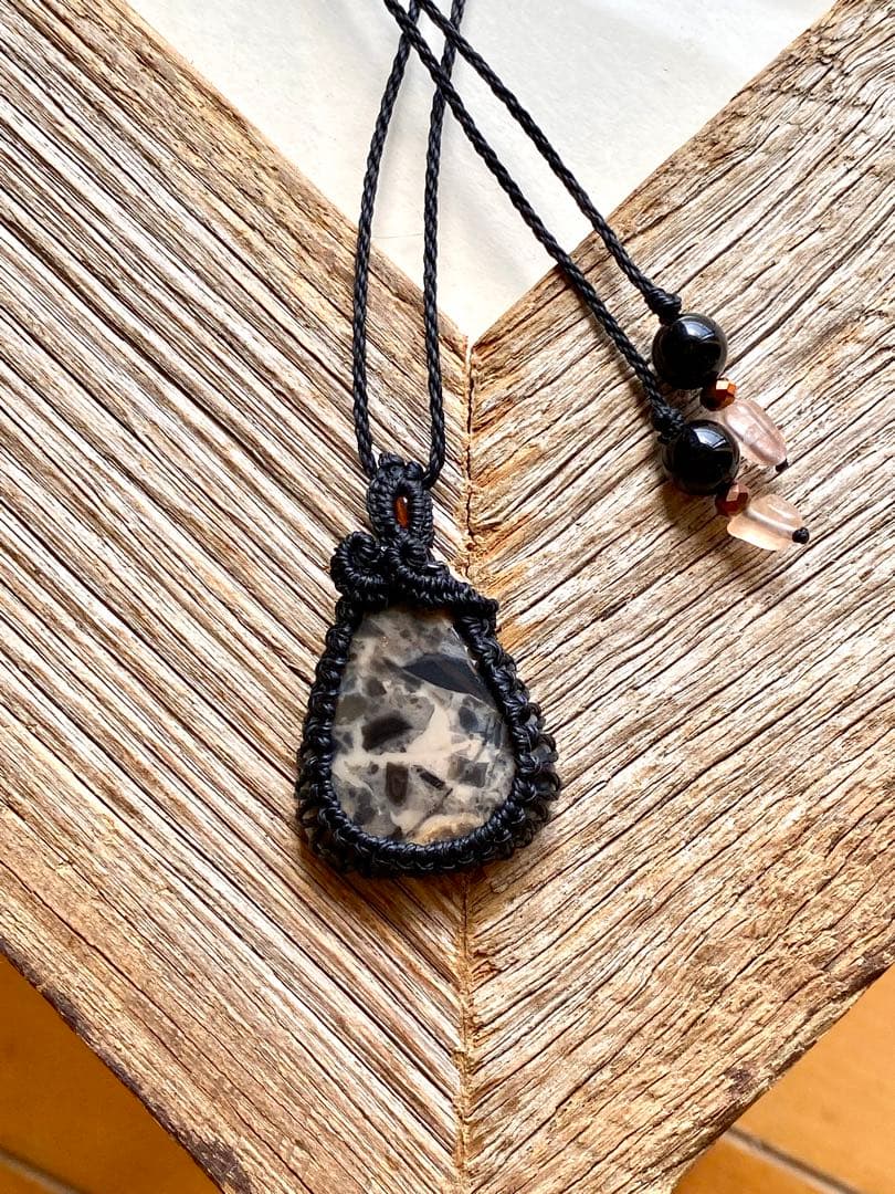 調和とバランス＊ブラックレースアゲート天然石マクラメネックレス/日々のお守り