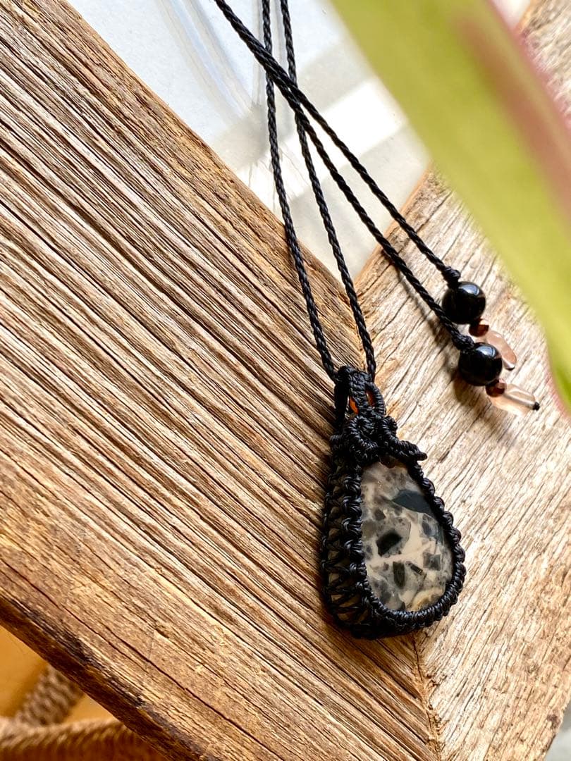 調和とバランス＊ブラックレースアゲート天然石マクラメネックレス/日々のお守り