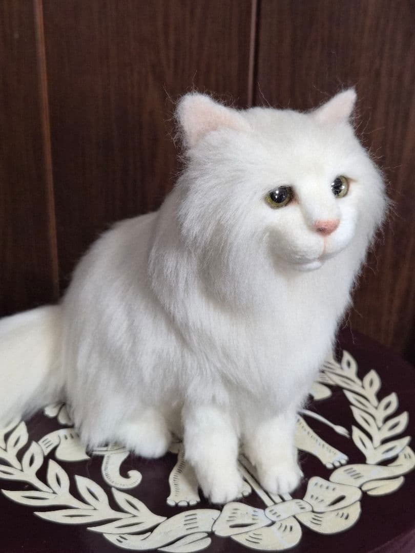 羊毛フェルト　白猫ちゃん