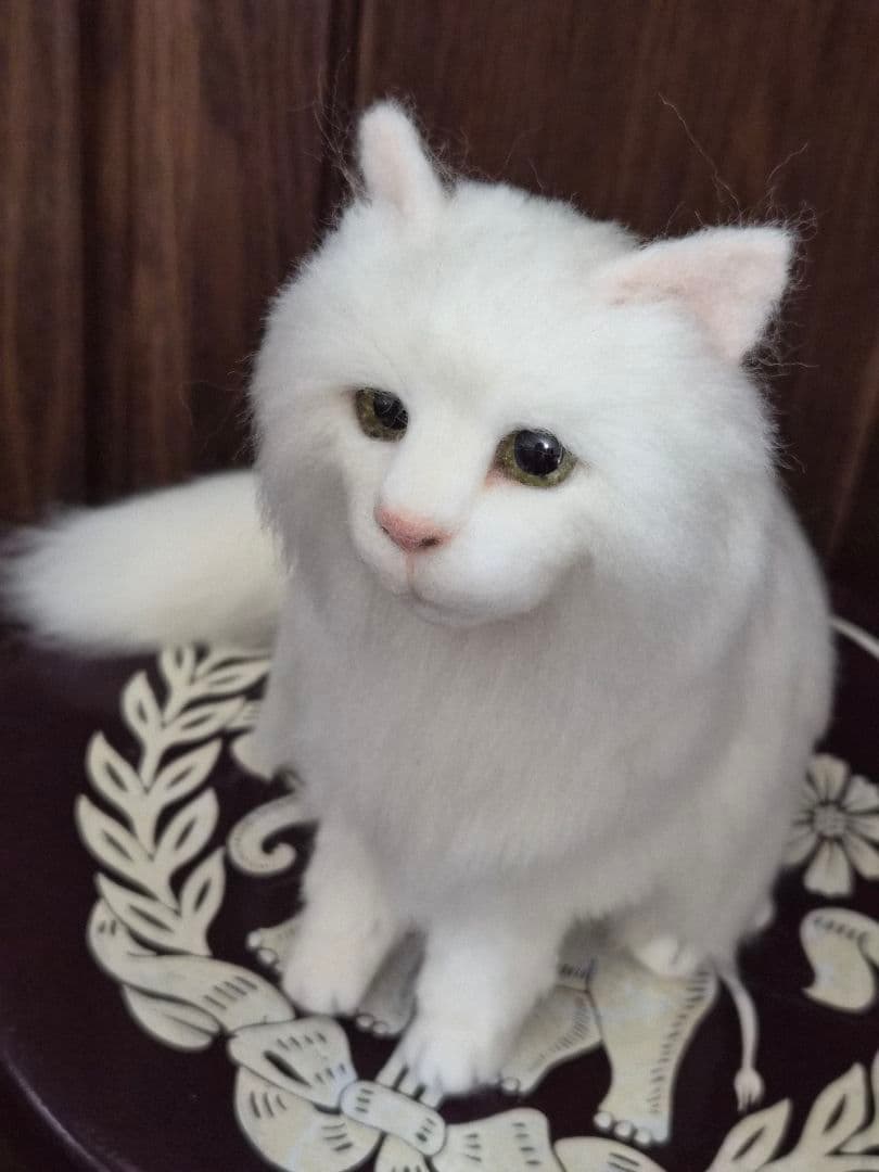 羊毛フェルト　白猫ちゃん