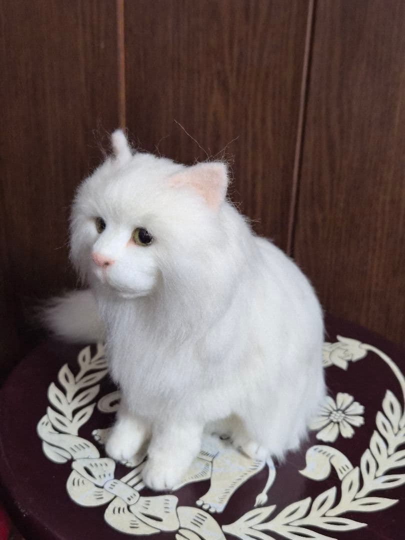 羊毛フェルト　白猫ちゃん