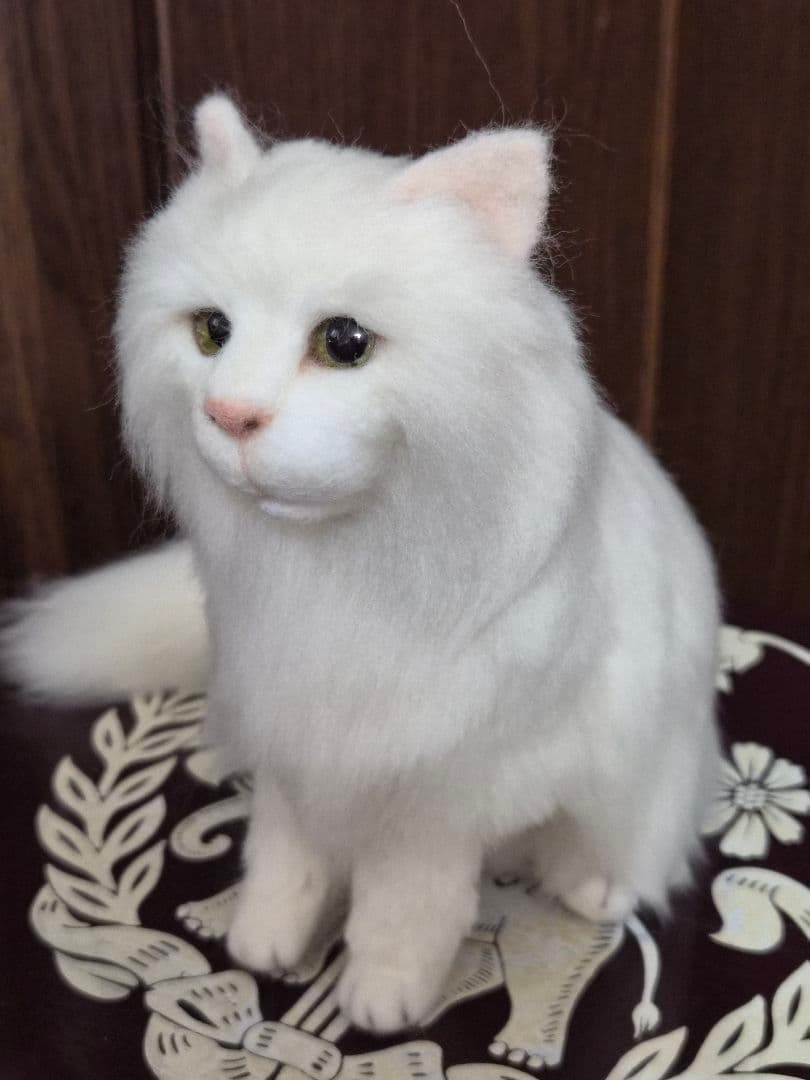 羊毛フェルト　白猫ちゃん