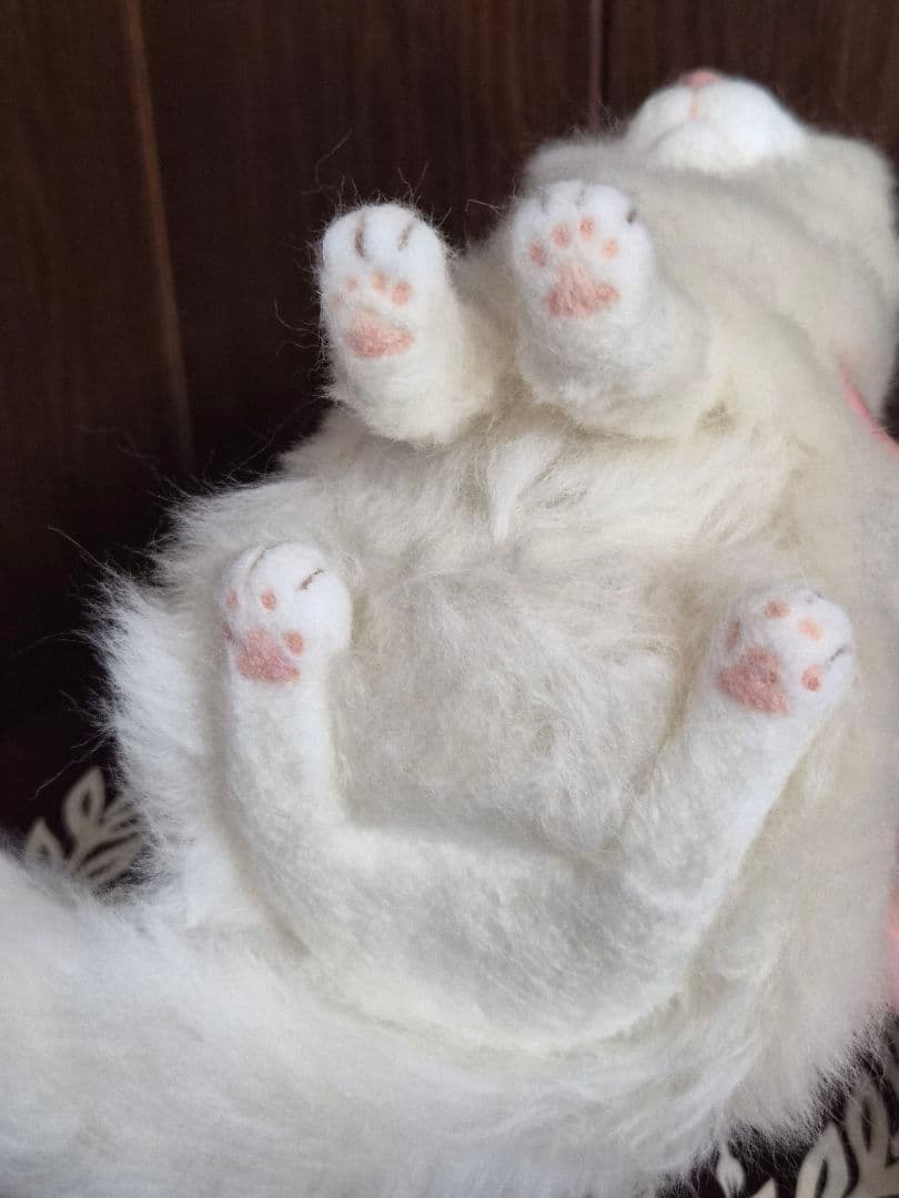 羊毛フェルト　白猫ちゃん