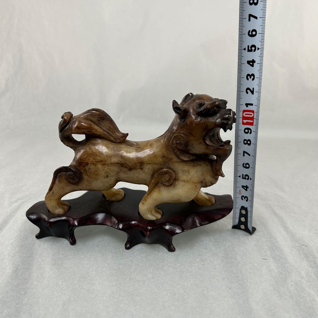 A【玉石彫刻】獅子置物 彫像 飾り物 台座付 16cm×12cm アンティーク風