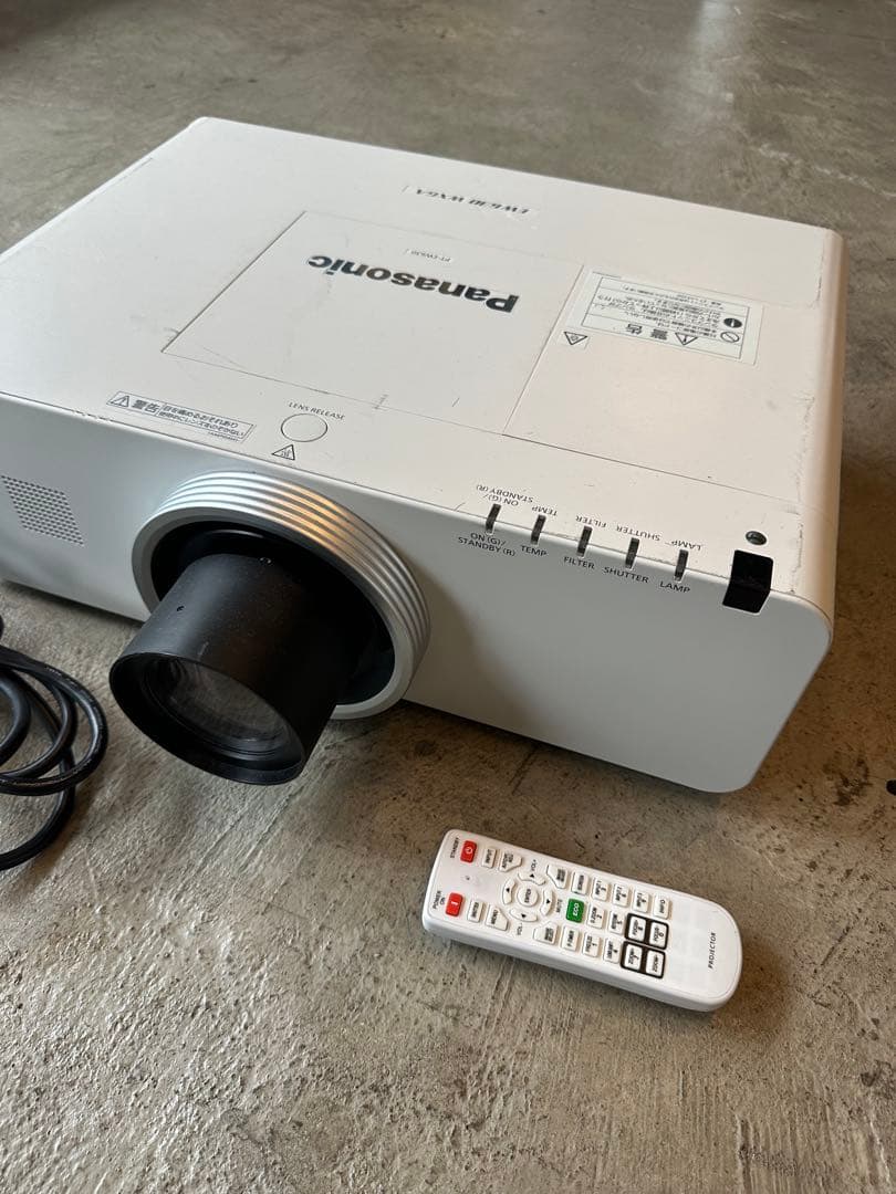 Panasonic プロジェクター PT-EW630リモコン付き