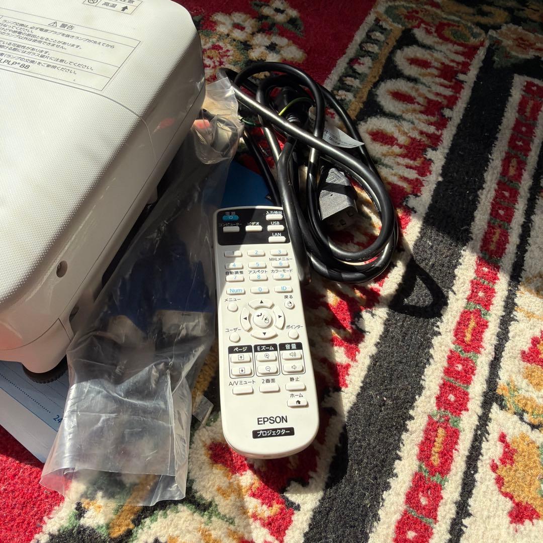 EPSON EB-S04 プロジェクター本体