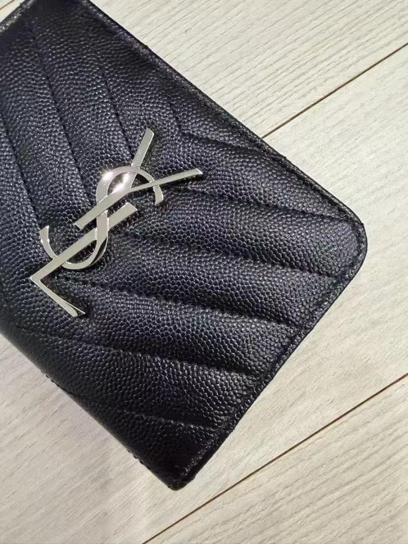 黒 レザー 財布