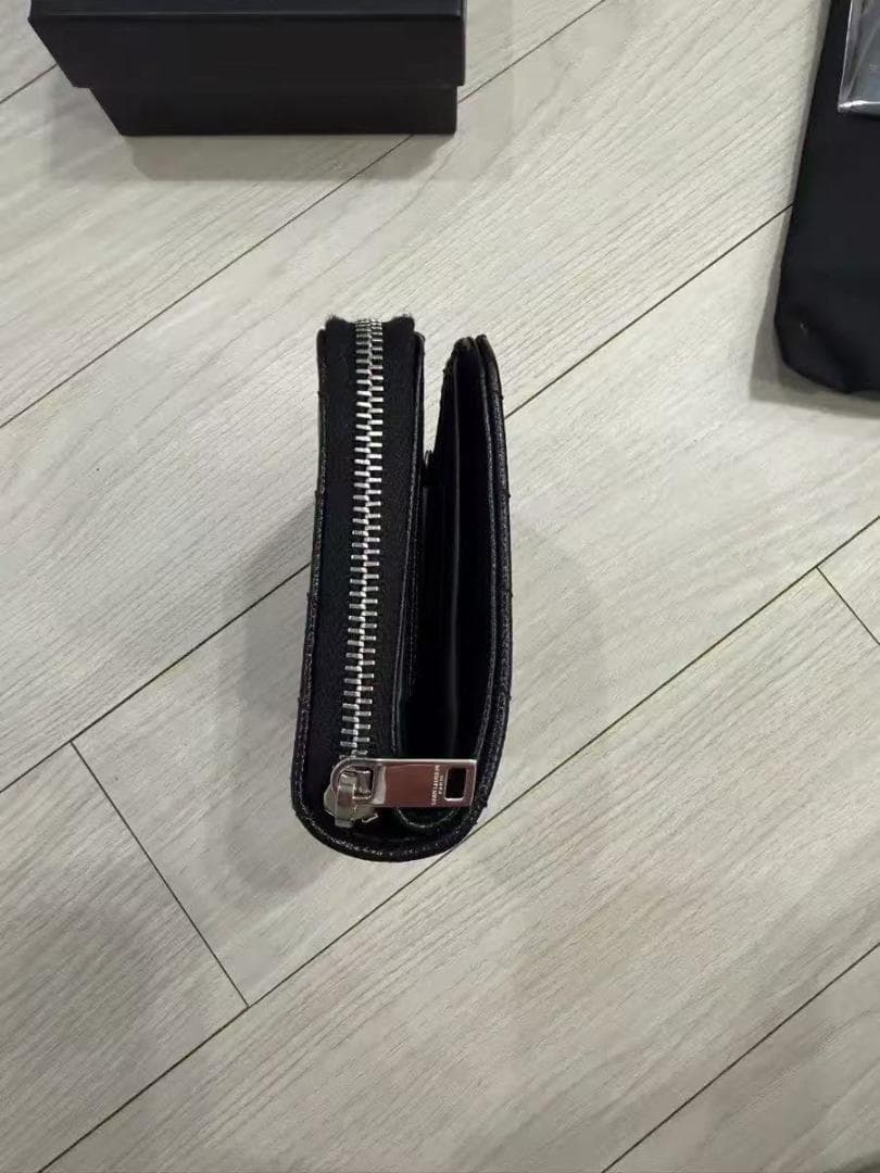 黒 レザー 財布