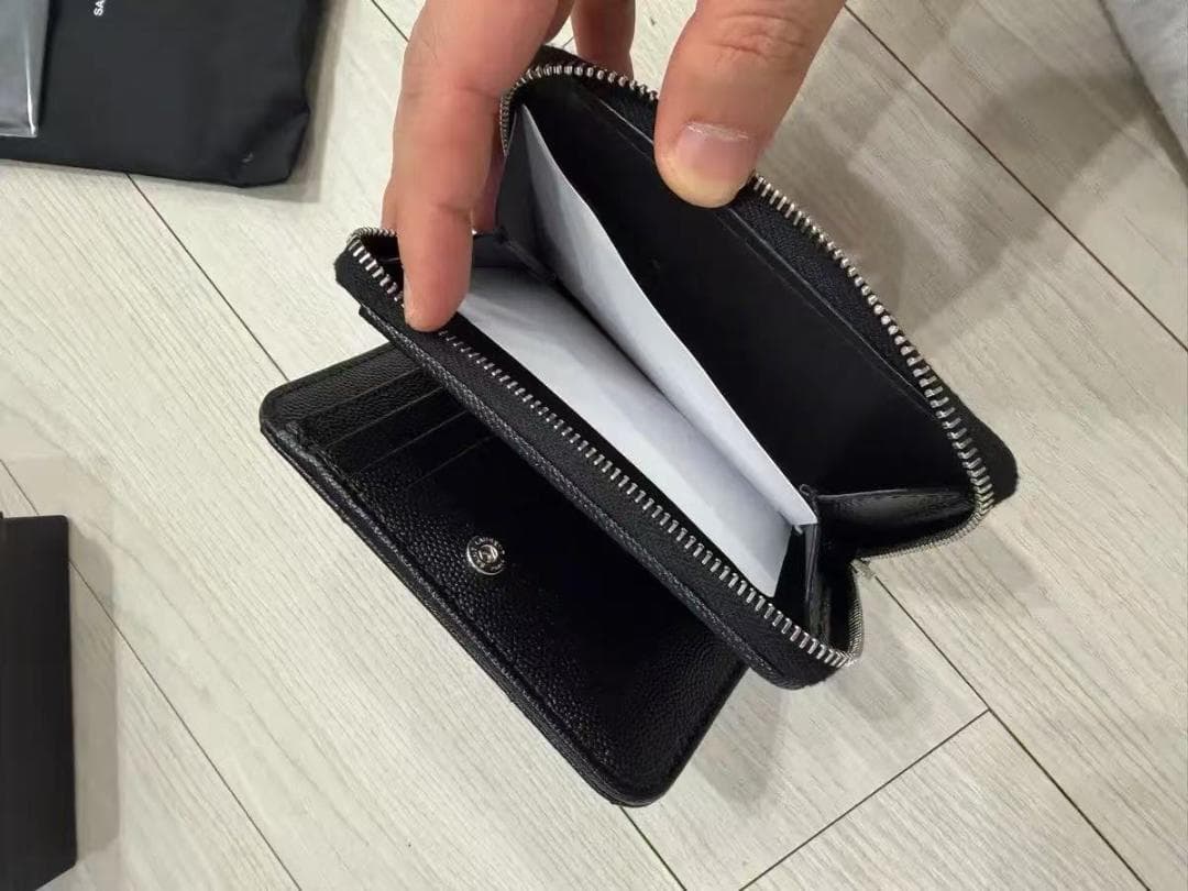 黒 レザー 財布