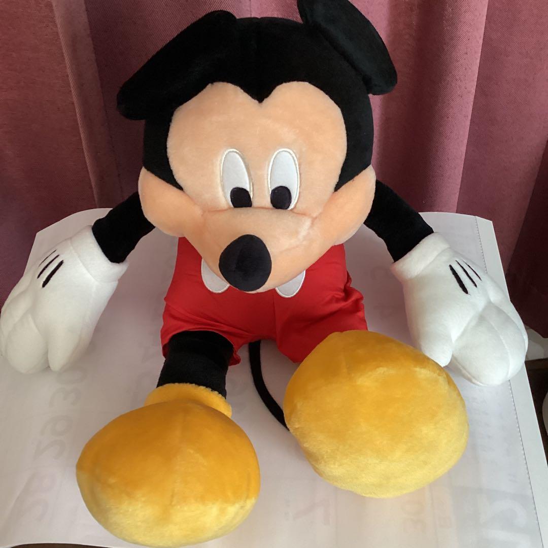 美品です。肌触り良い　大きい高さ６０㎝以上あるミッキーマウスのぬいぐるみ