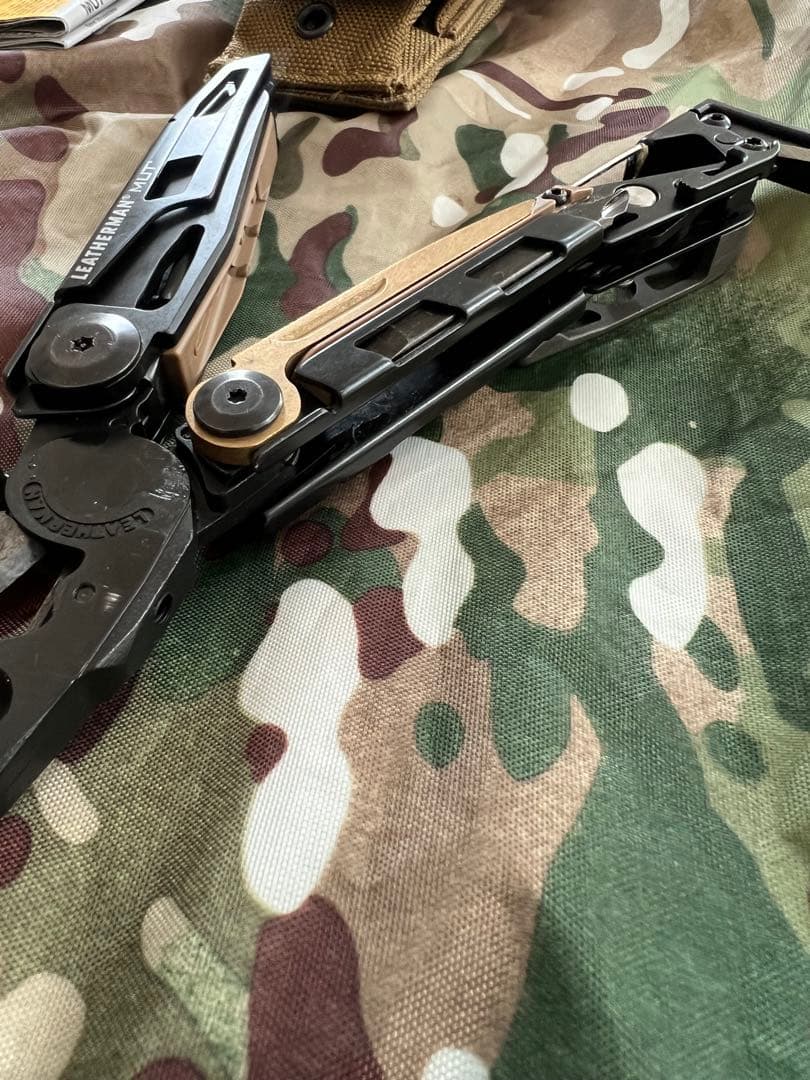 未使用レザーマンmulti toolツールMUT軍用特殊工具EOD携帯プライヤー