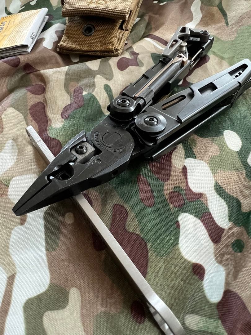 未使用レザーマンmulti toolツールMUT軍用特殊工具EOD携帯プライヤー