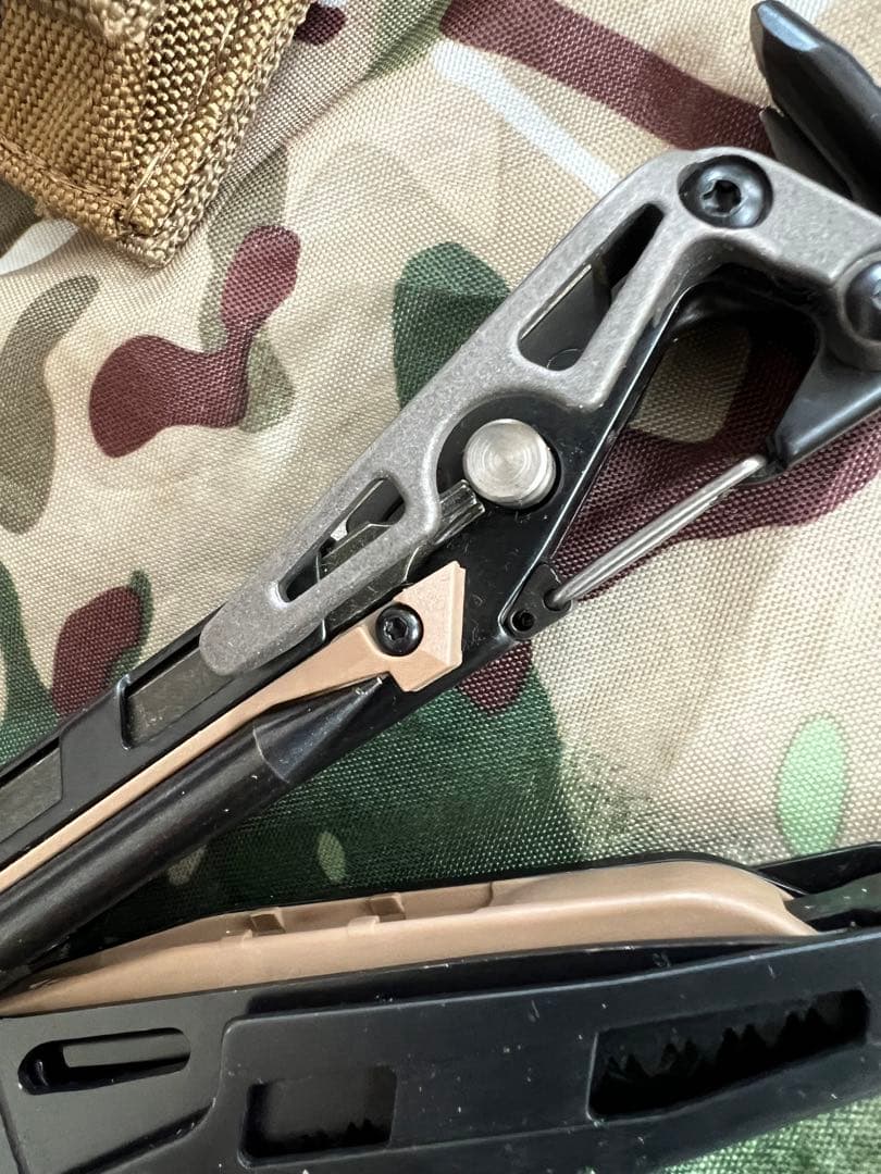 未使用レザーマンmulti toolツールMUT軍用特殊工具EOD携帯プライヤー