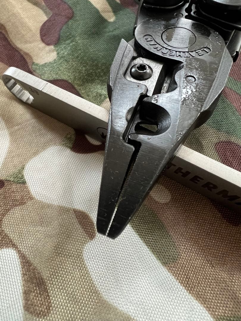 未使用レザーマンmulti toolツールMUT軍用特殊工具EOD携帯プライヤー