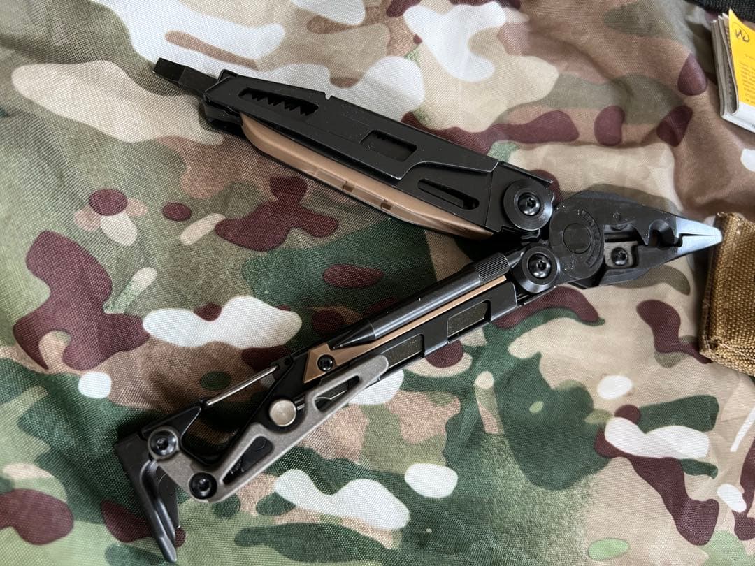 未使用レザーマンmulti toolツールMUT軍用特殊工具EOD携帯プライヤー