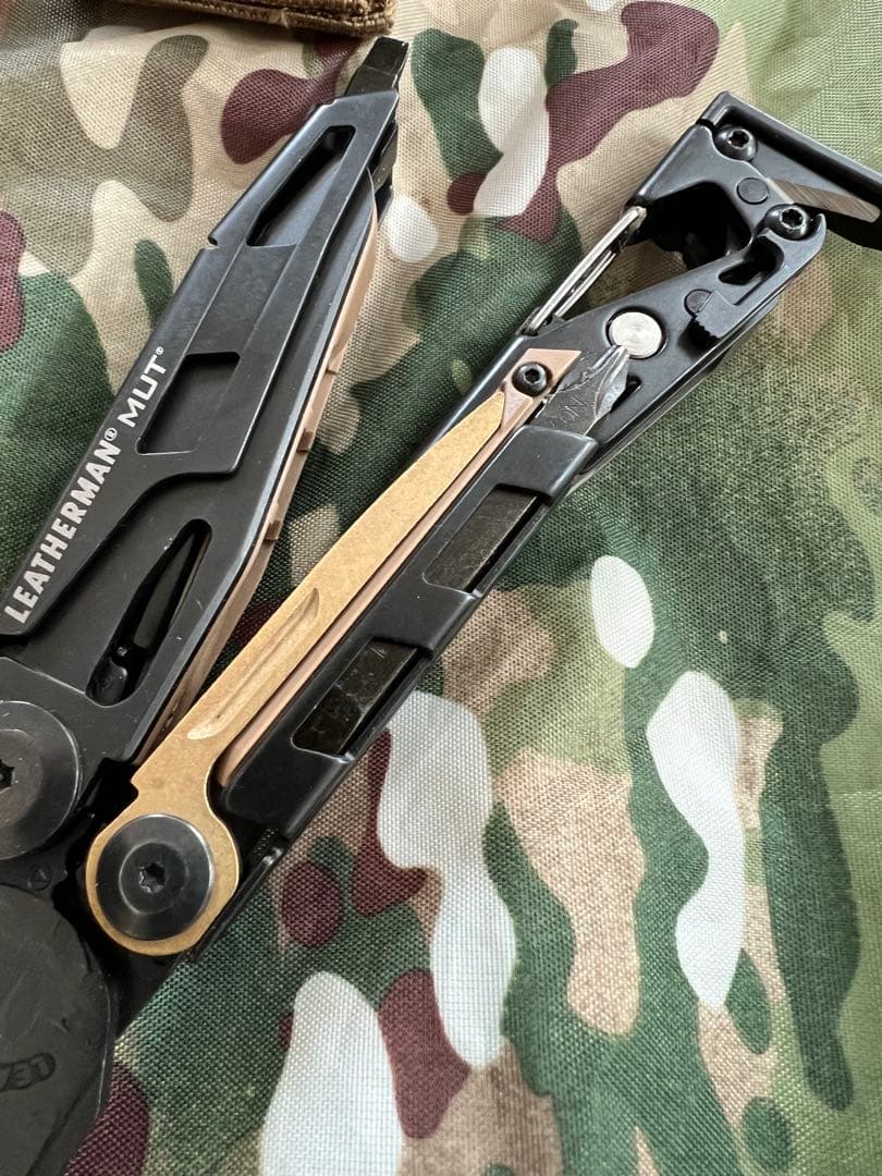 未使用レザーマンmulti toolツールMUT軍用特殊工具EOD携帯プライヤー