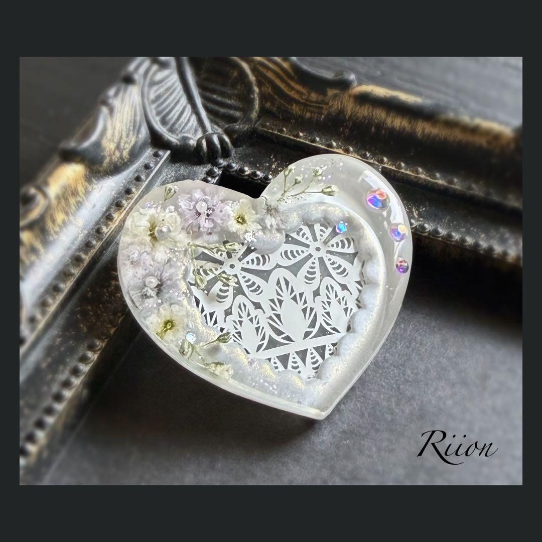 no.1143❤︎.*ꫛꫀꪝレース柄ハートとお花たちのレジンヘアゴム.*❤︎①