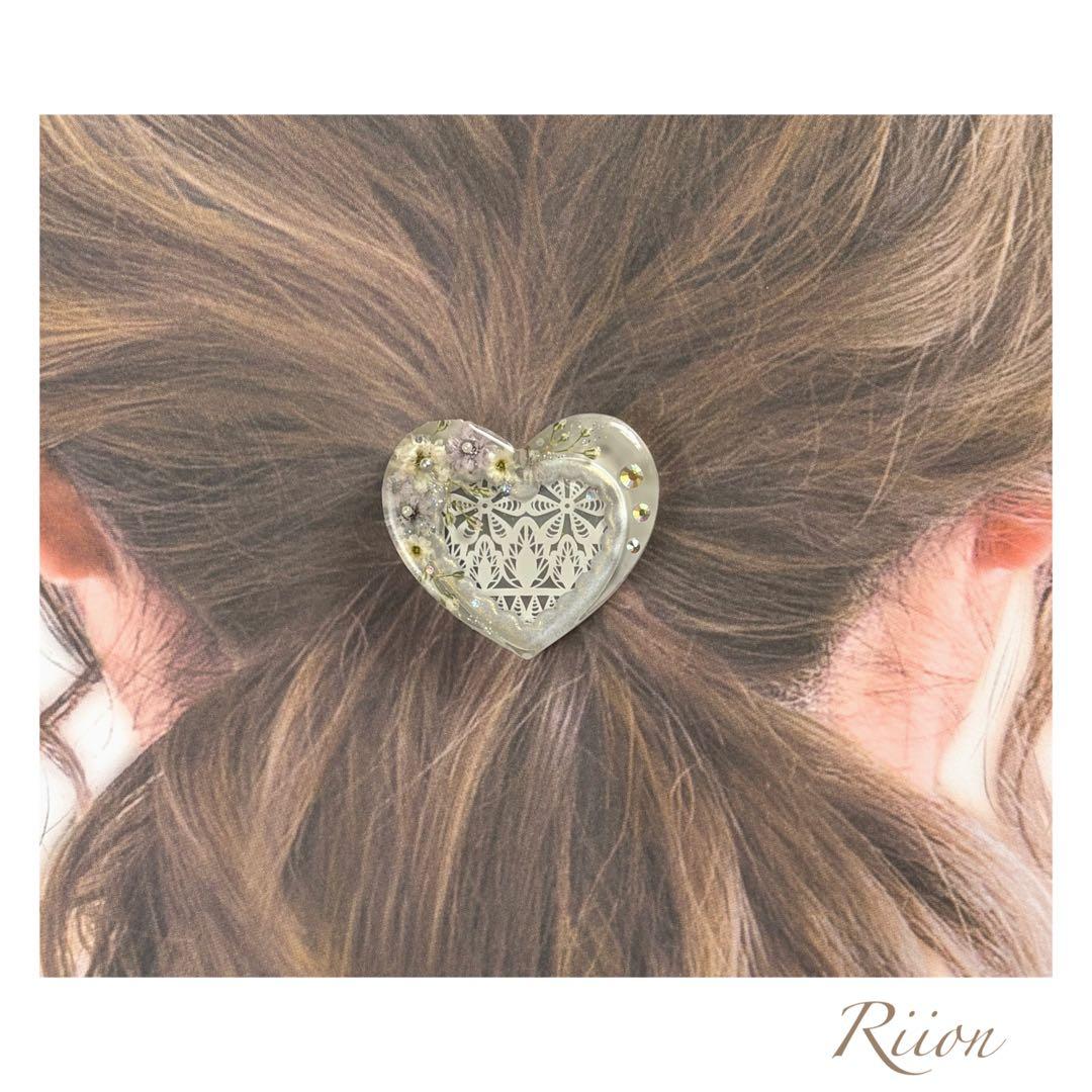 no.1143❤︎.*ꫛꫀꪝレース柄ハートとお花たちのレジンヘアゴム.*❤︎①