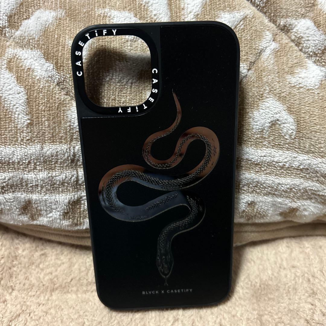 CASETiFY ハートと蛇デザイン iPhoneケース