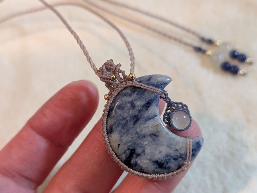 ぷ*ん様 マクラメネックレス ブルースポットジャスパー