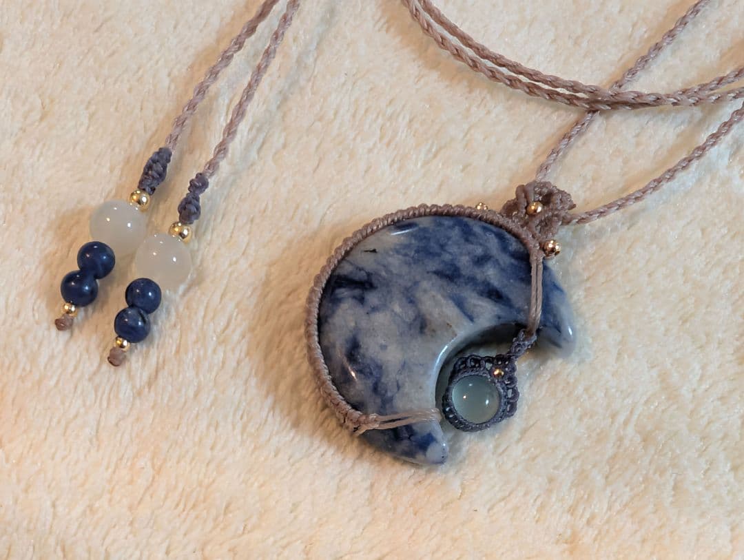 ぷ*ん様 マクラメネックレス ブルースポットジャスパー