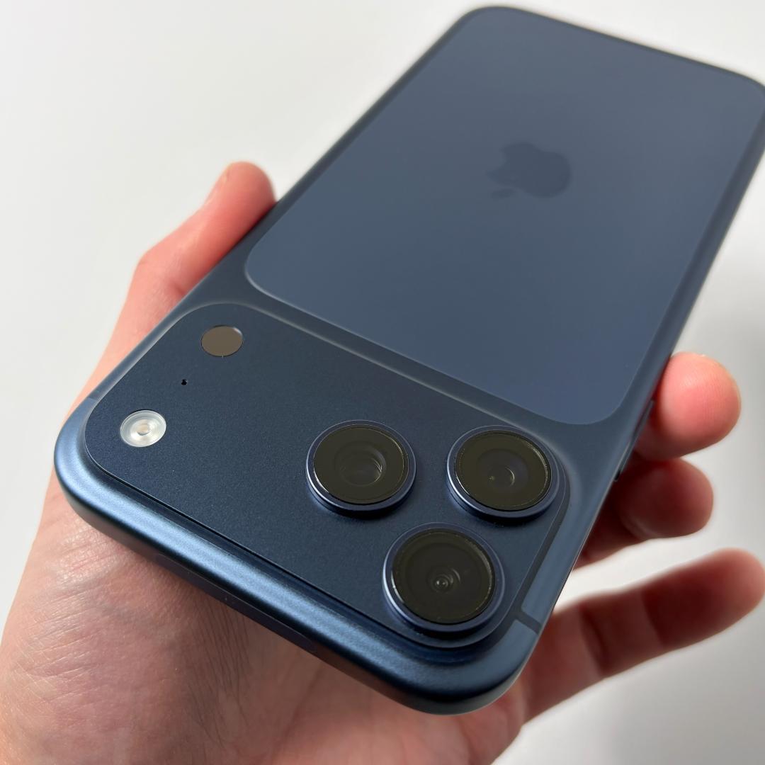 米国版 iPhone 17 Pro Max Deep Blue 256GB