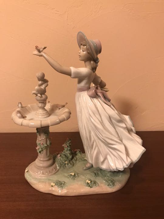 リヤドロ　春を告げる小鳥たち