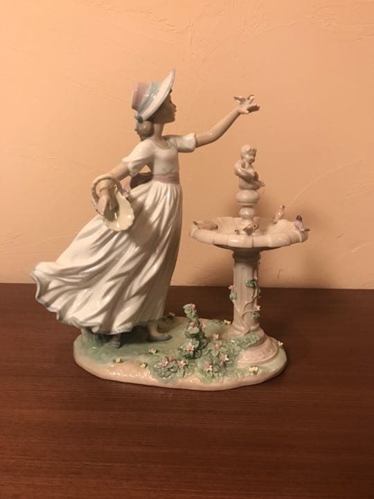 リヤドロ　春を告げる小鳥たち