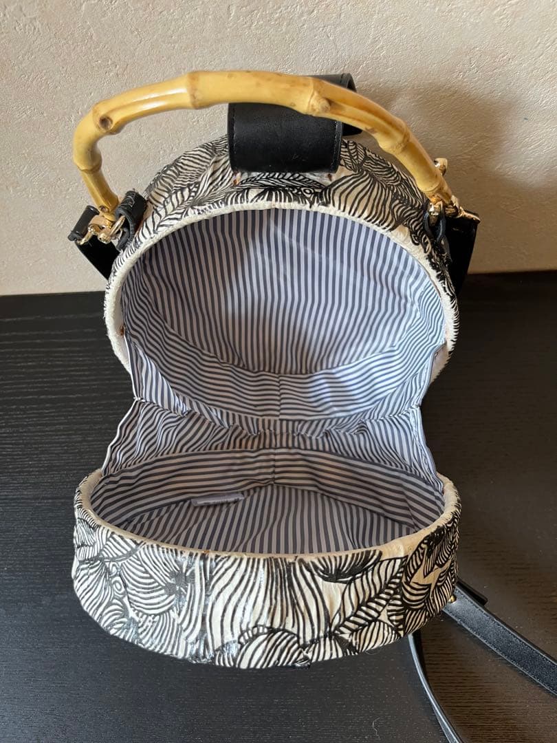 花柄円形ポシェット バンブーハンドル付き