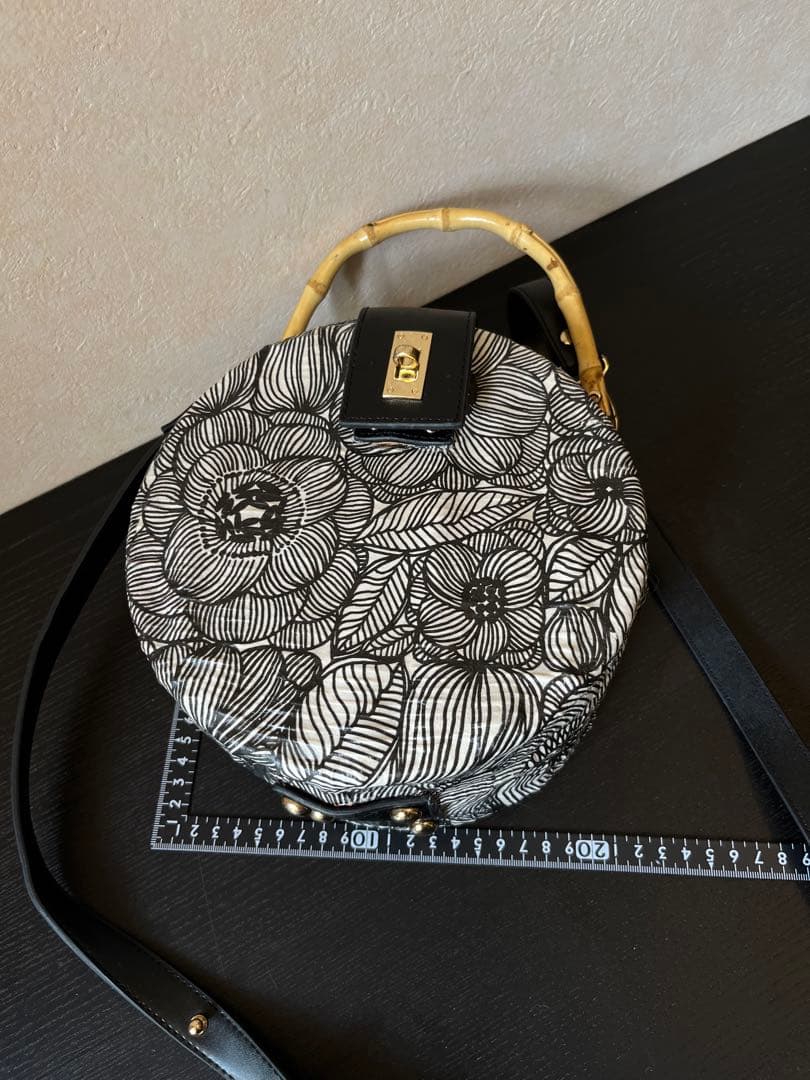 花柄円形ポシェット バンブーハンドル付き