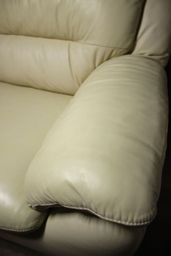 首都圏送無料〜IDC 大塚家具　32万　オースチン　本革　3人掛け　ソファ