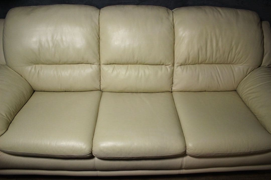 首都圏送無料〜IDC 大塚家具　32万　オースチン　本革　3人掛け　ソファ