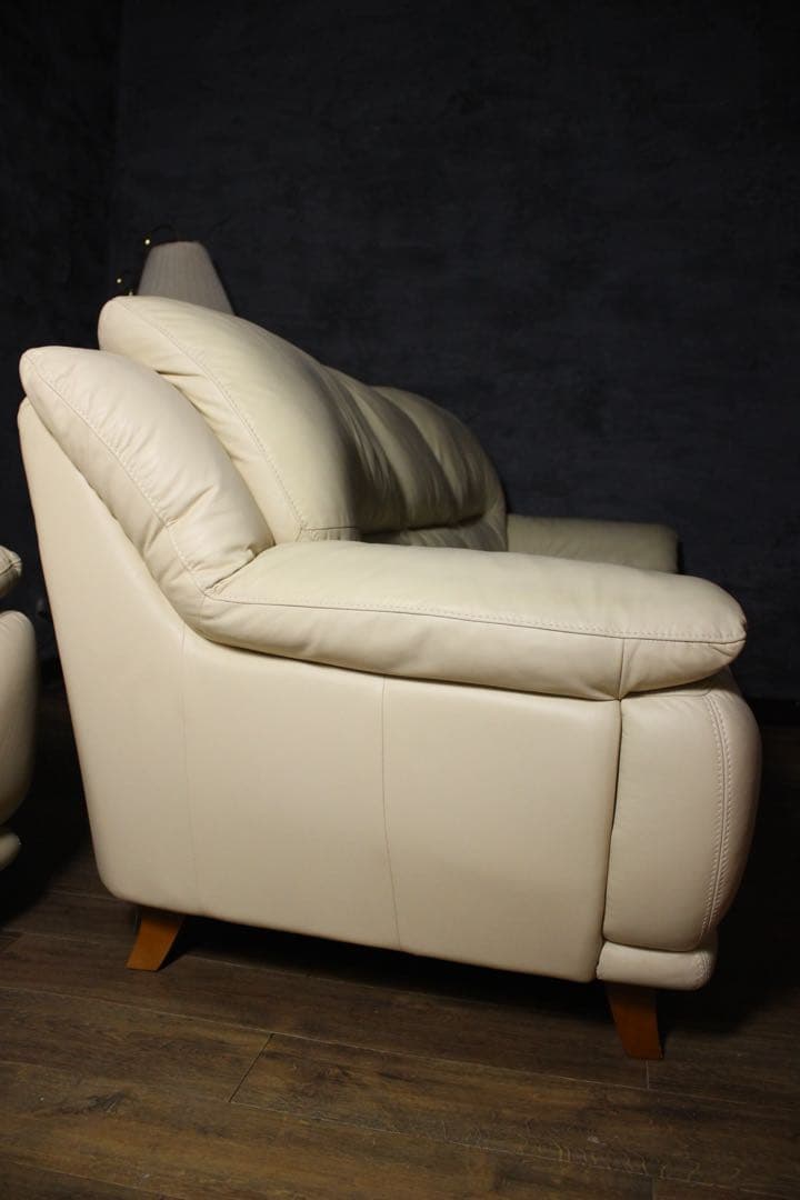 首都圏送無料〜IDC 大塚家具　32万　オースチン　本革　3人掛け　ソファ