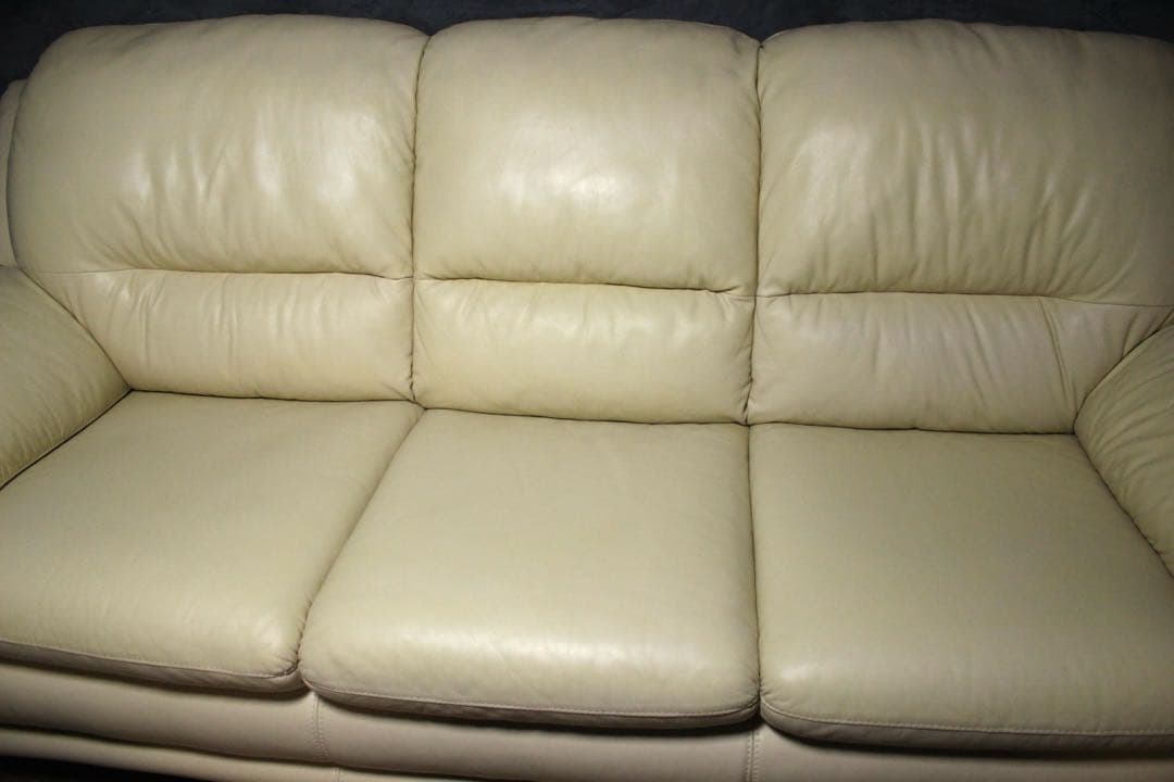 首都圏送無料〜IDC 大塚家具　32万　オースチン　本革　3人掛け　ソファ