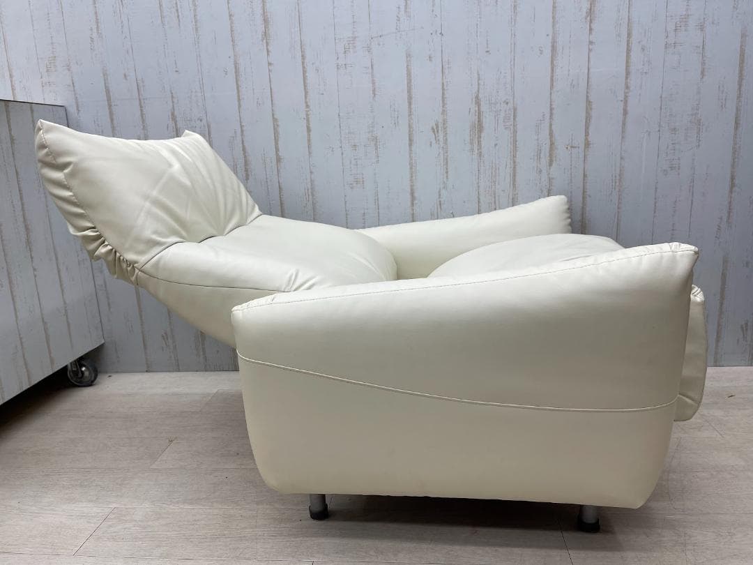 美品　リクライニングソファ ホワイト レザー 一人掛け 脚付き