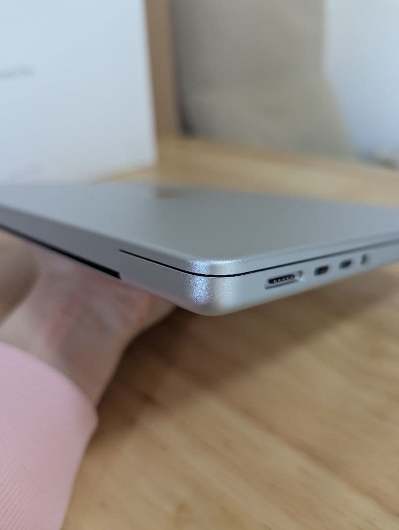 【美品】MacBook Pro M4 14インチ シルバー 16GB/512GB