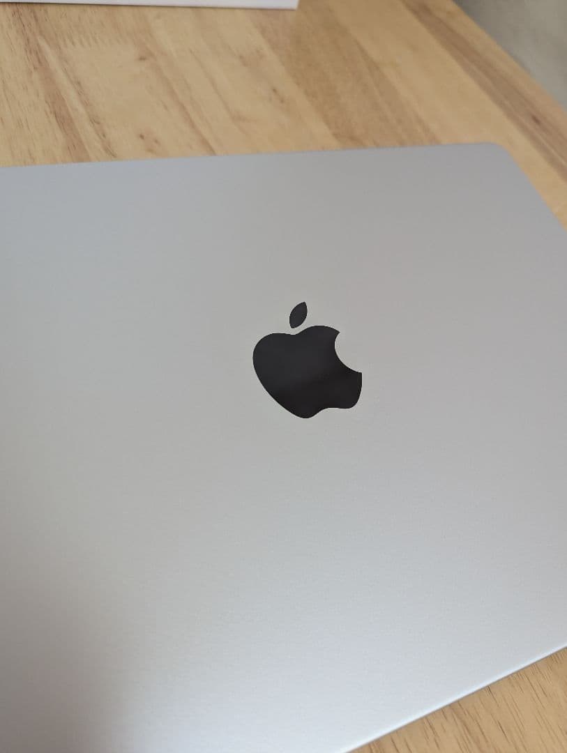 【美品】MacBook Pro M4 14インチ シルバー 16GB/512GB