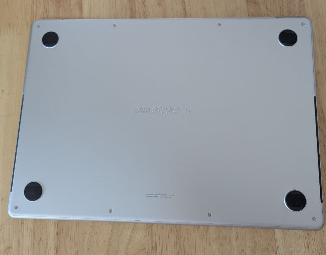 【美品】MacBook Pro M4 14インチ シルバー 16GB/512GB