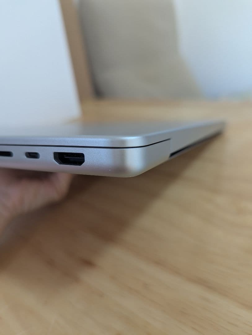 【美品】MacBook Pro M4 14インチ シルバー 16GB/512GB