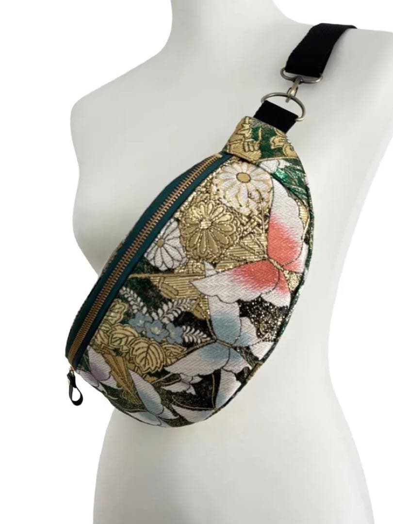 帯リメイクバッグ　華やかな蝶と花々のボディバッグ 正絹 グリーン 和モダン