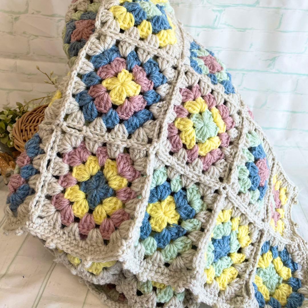 ハンドメイド　グラニースクエア　モチーフ　ブランケット　かぎ針編み