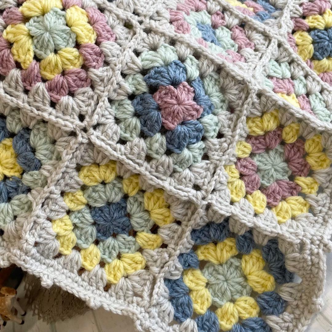 ハンドメイド　グラニースクエア　モチーフ　ブランケット　かぎ針編み