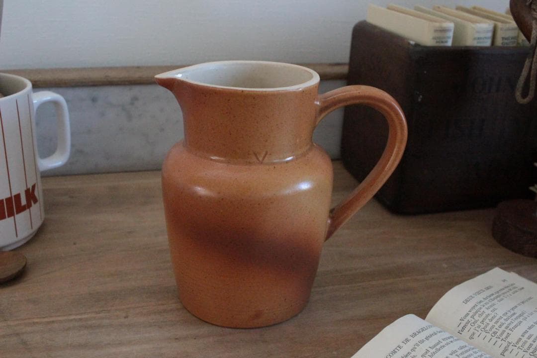 ストーンウェア製ピシェ