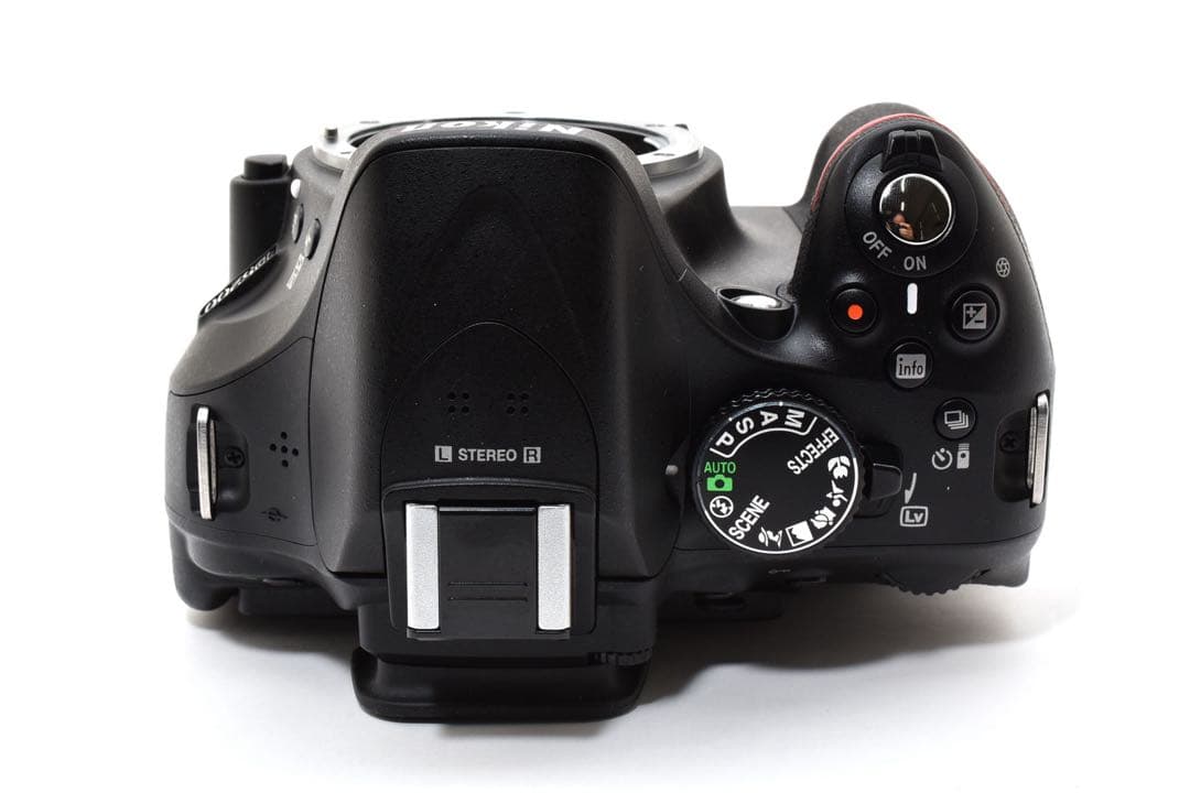 ✨ショット数585枚✨Nikon D5200 超低使用　手ぶれ補正　スマホ転送可