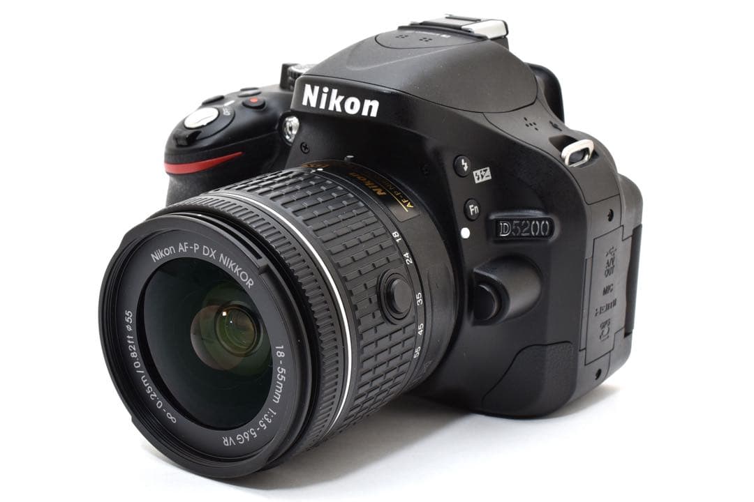 ✨ショット数585枚✨Nikon D5200 超低使用　手ぶれ補正　スマホ転送可