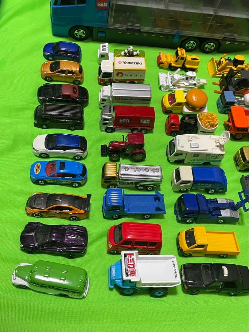 トミカ57台　まとめ売り　おかたづけコンボイ　キャリアカー　パーキングケース付き