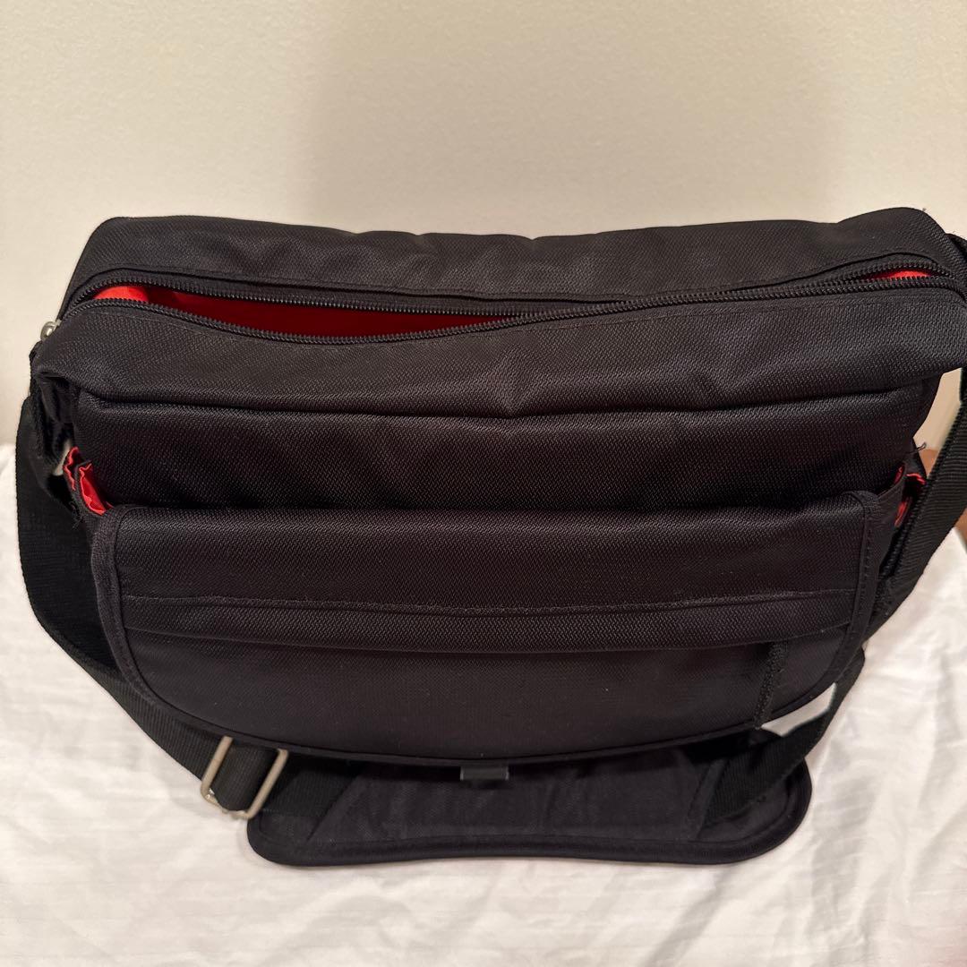 カメラバッグ付きCanon EOS Kiss X4 ダブルズームレンズセット中古