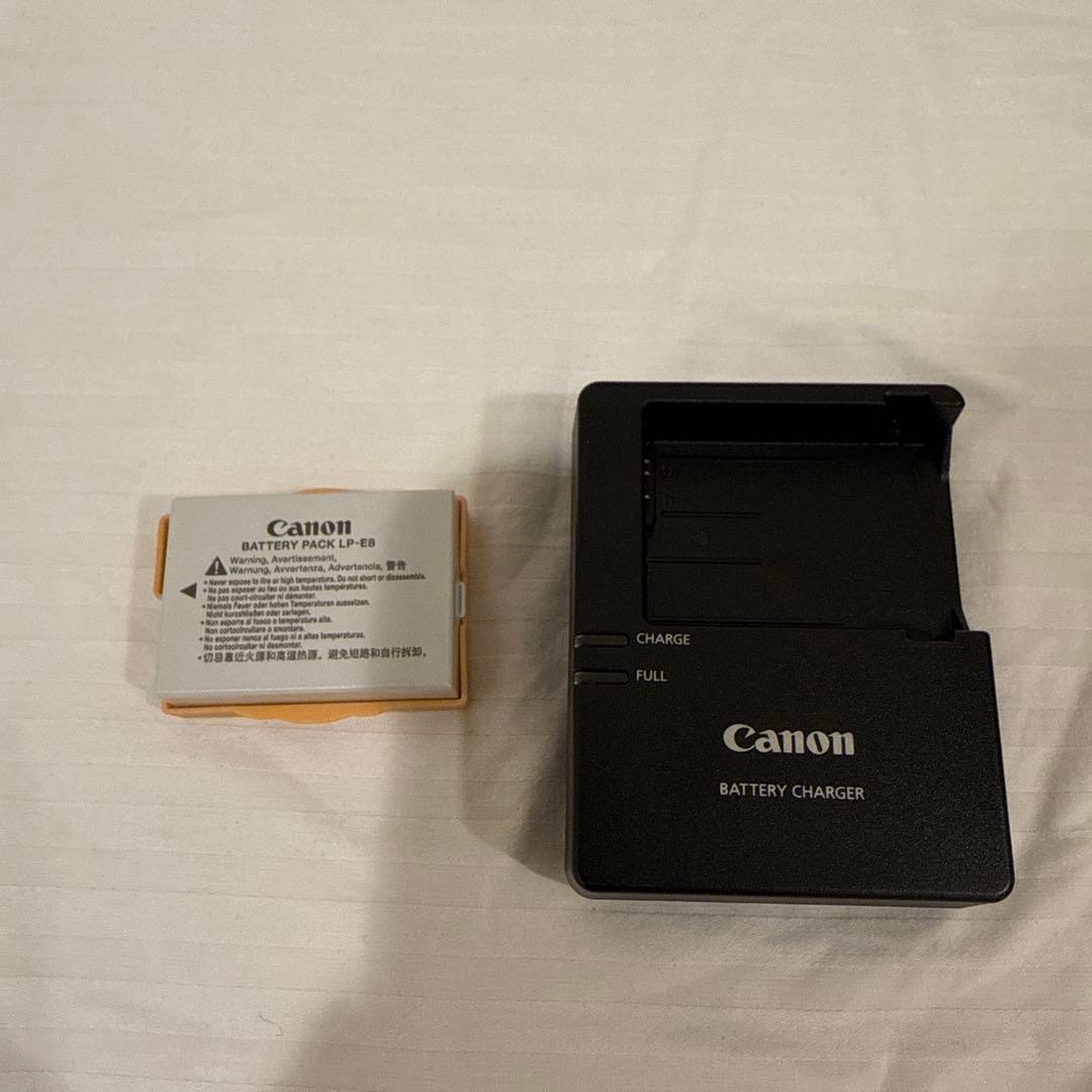 カメラバッグ付きCanon EOS Kiss X4 ダブルズームレンズセット中古